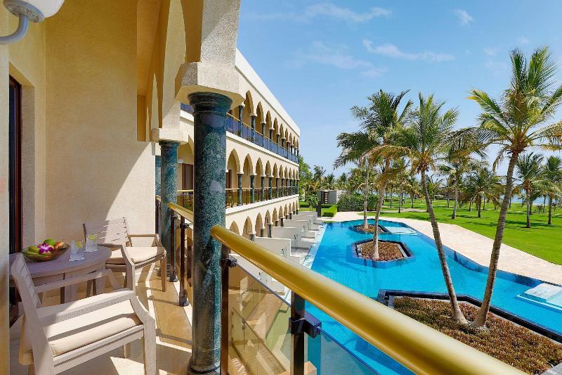 اتاق لوکس با چشمانداز استخر, Al Bustan Palace, A Ritzcarlton
