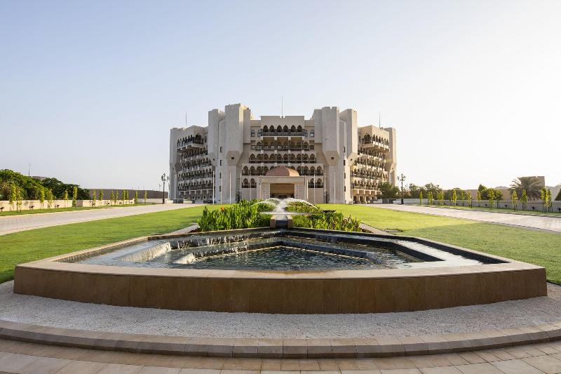 Номер Deluxe Вид на Бассейн, Al Bustan Palace, A Ritzcarlton