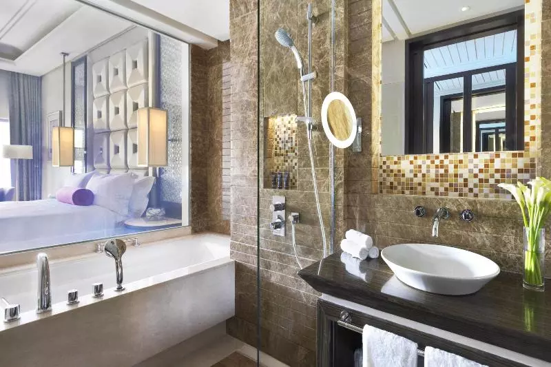 اتاق لوکس با چشمانداز استخر, Al Bustan Palace, A Ritzcarlton