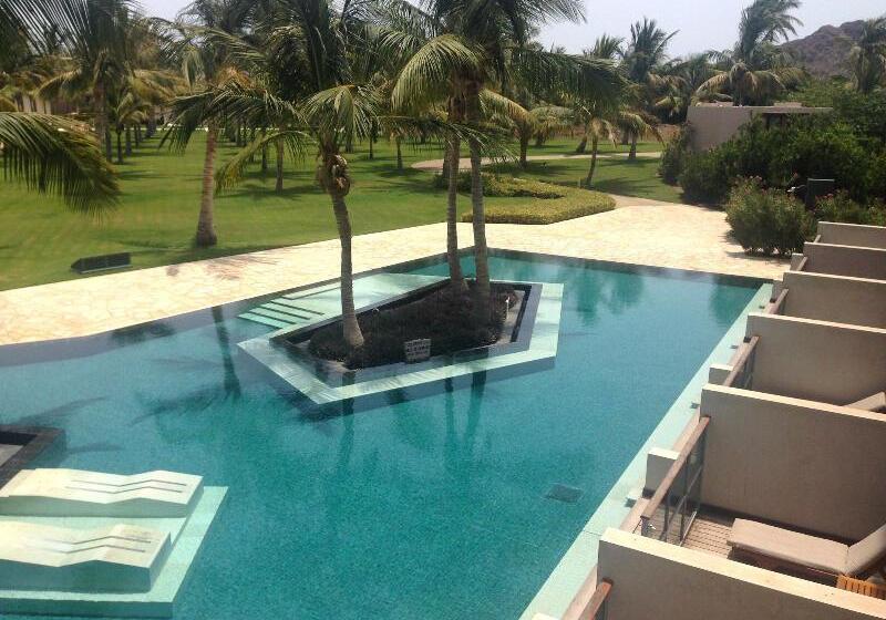 اتاق لوکس با چشمانداز استخر, Al Bustan Palace, A Ritzcarlton