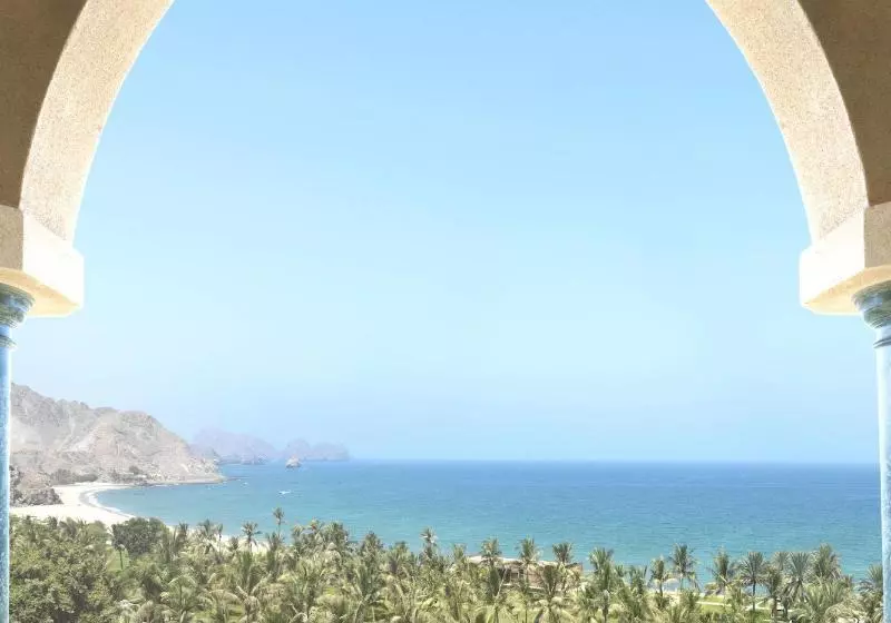 سوئیت اجرایی با تخت کینگ, Al Bustan Palace, A Ritzcarlton