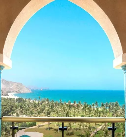 اتاق لوکس با تخت بزرگ, Al Bustan Palace, A Ritzcarlton