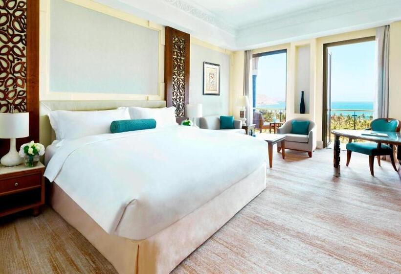 اتاق لوکس با تخت بزرگ, Al Bustan Palace, A Ritzcarlton