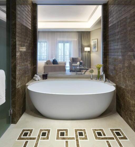 سوییت جونیور با بالکن, Al Bustan Palace, A Ritzcarlton