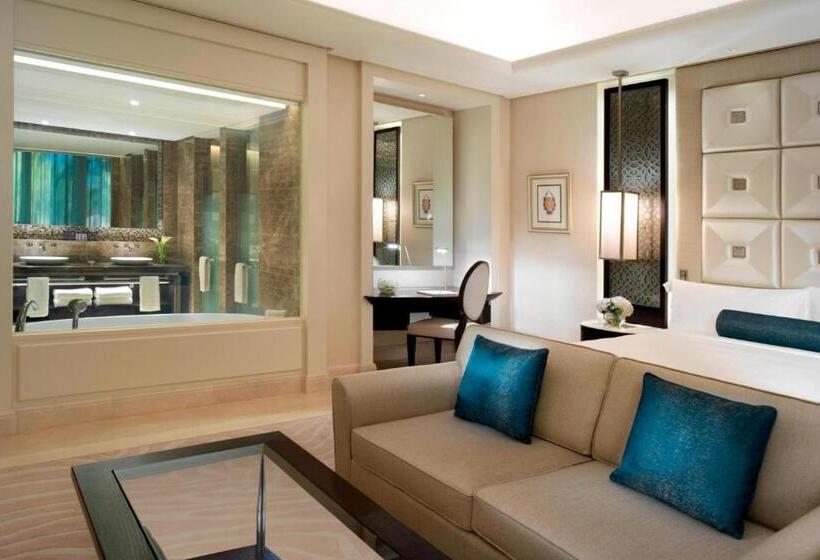 سوییت جونیور با بالکن, Al Bustan Palace, A Ritzcarlton