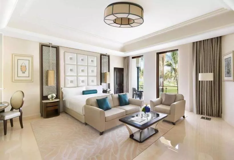 سوییت جونیور با بالکن, Al Bustan Palace, A Ritzcarlton