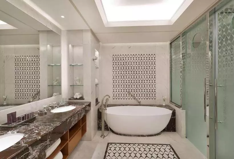 سوئیت پرزیدنت, Al Bustan Palace, A Ritzcarlton