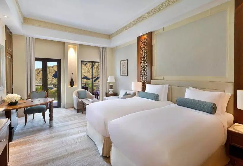 Deluxe Room Mountain View, Al Bustan Palace, A Ritzcarlton