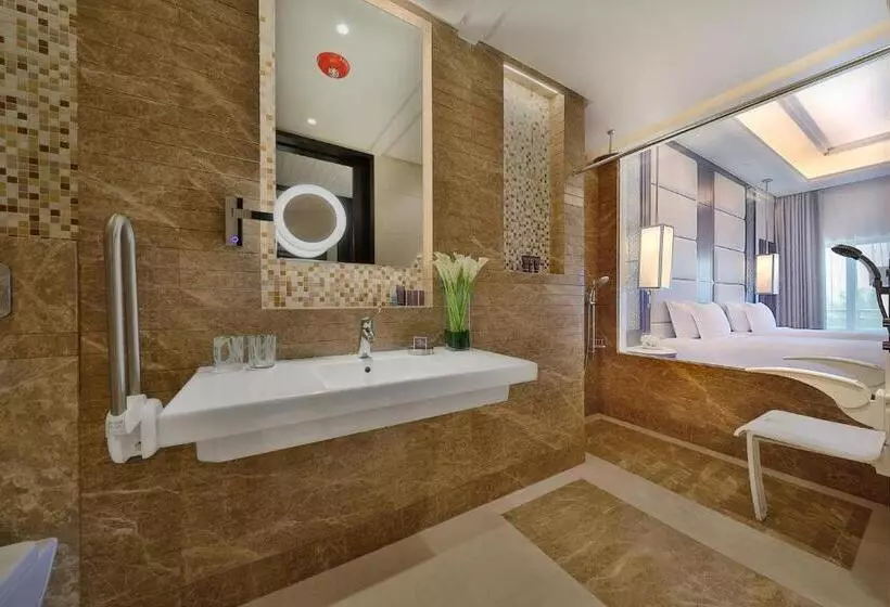 اتاق لوکس با چشمانداز استخر, Al Bustan Palace, A Ritzcarlton
