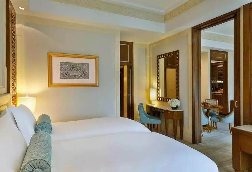سوییت اجرایی, Al Bustan Palace, A Ritzcarlton