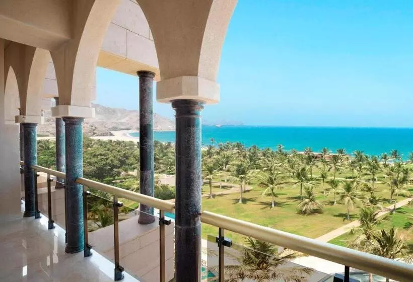 سوئیت اجرایی با چشمانداز دریا, Al Bustan Palace, A Ritzcarlton