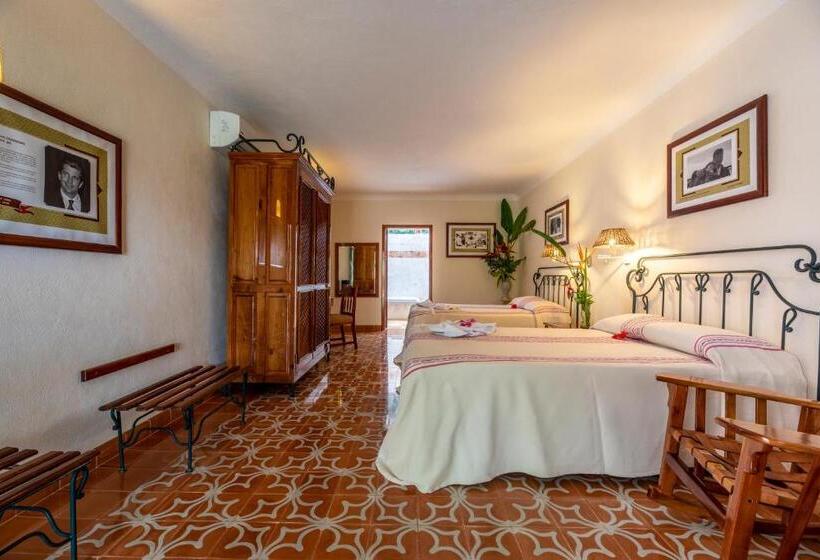 جناح, Hacienda Uxmal Plantation & Museum