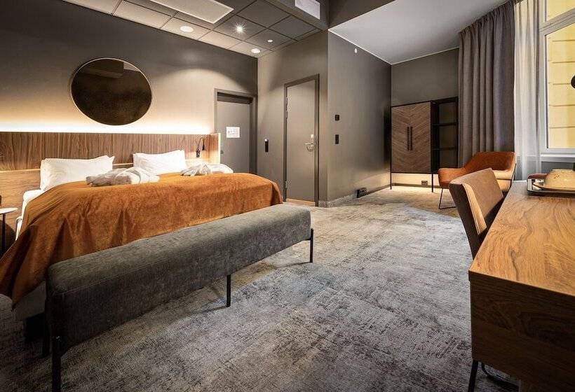 اتاق سوپریور, Karl Johan