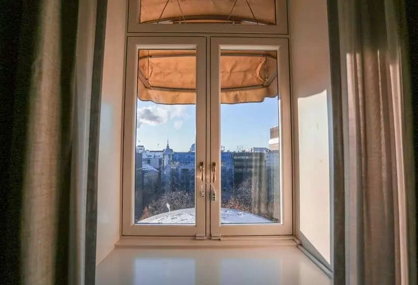 ファミリールーム, Karl Johan