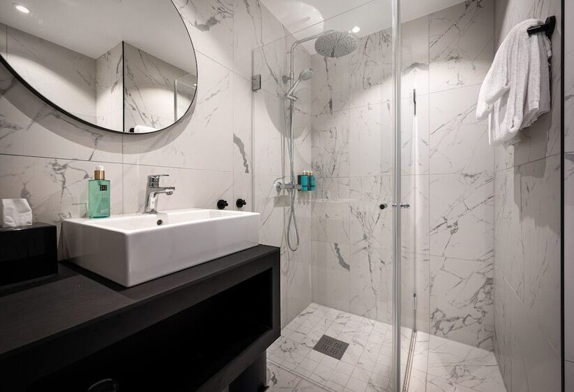 اتاق خانوادگی, Karl Johan