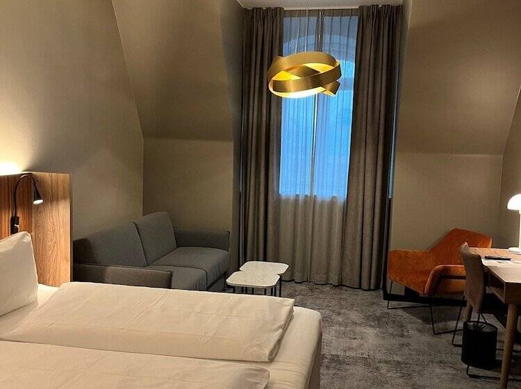 اتاق خانوادگی, Karl Johan