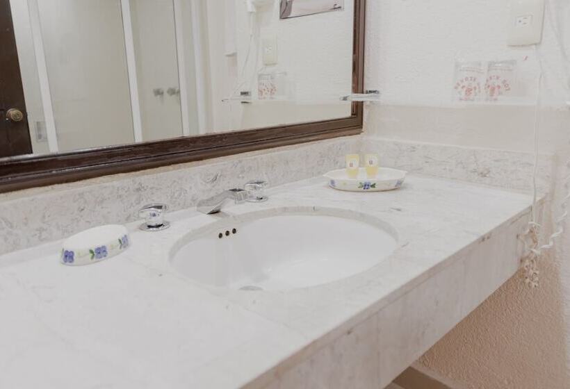 סוויטת ג'וניור, Los Aluxes