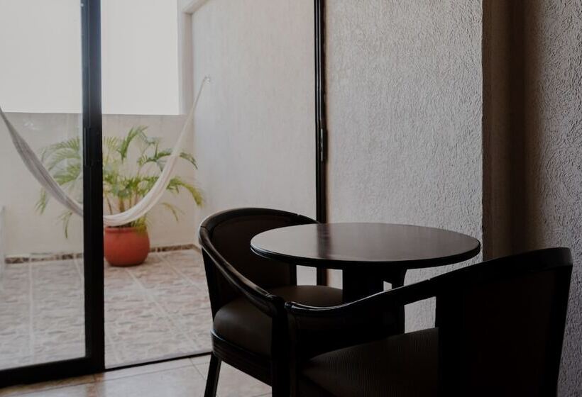 סוויטת ג'וניור, Los Aluxes