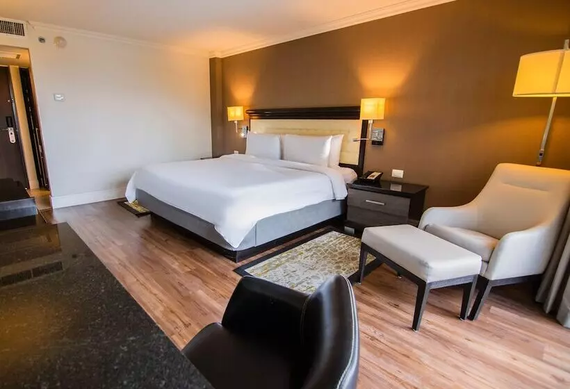 اتاق اجرایی, Lucerna Tijuana