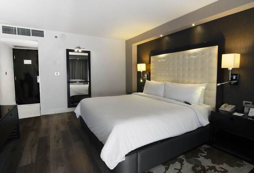 חדר דחוקס עם מיטת קינג, Lucerna Tijuana