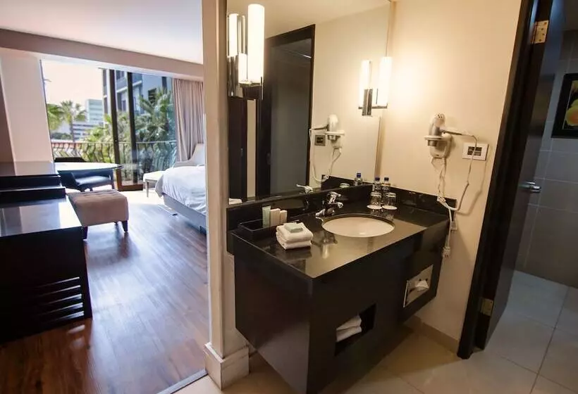 اتاق لوکس با تخت بزرگ, Lucerna Tijuana