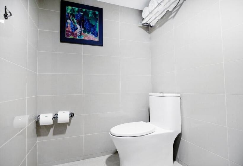 חדר דחוקס עם מיטת קינג, Lucerna Tijuana