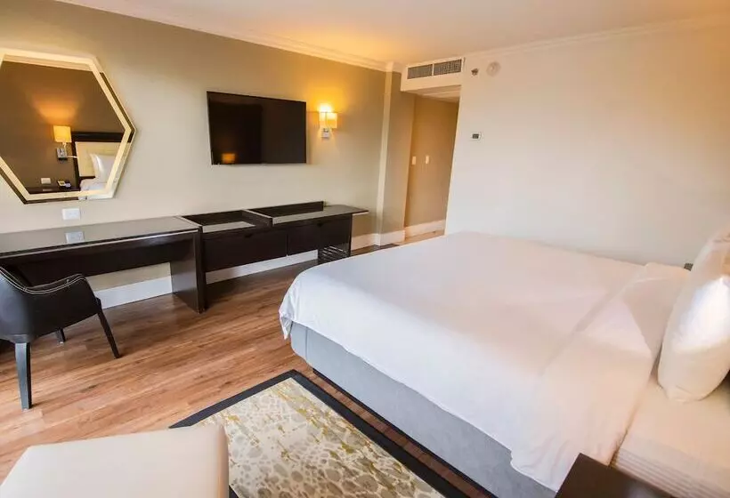 اتاق اجرایی, Lucerna Tijuana