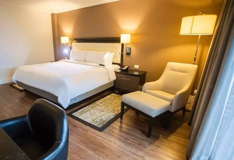 اتاق اجرایی, Lucerna Tijuana