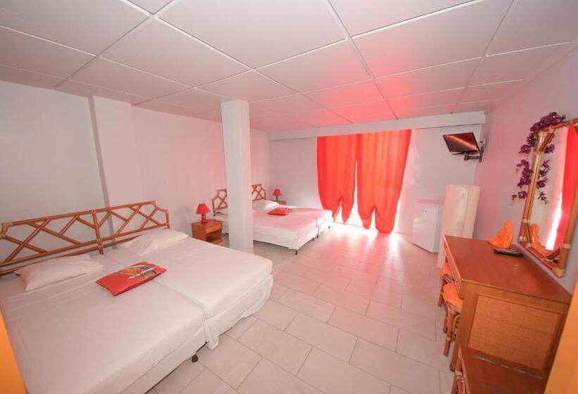 اتاق استاندارد چهار تخته با چشم‌انداز دریا, La Dunette Hotel Restaurant