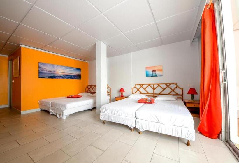 اتاق استاندارد چهار تخته با چشم‌انداز دریا, La Dunette Hotel Restaurant