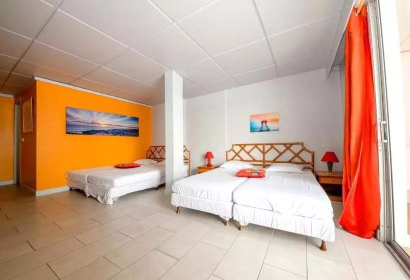 اتاق استاندارد چهار تخته با چشم‌انداز دریا, La Dunette Hotel Restaurant