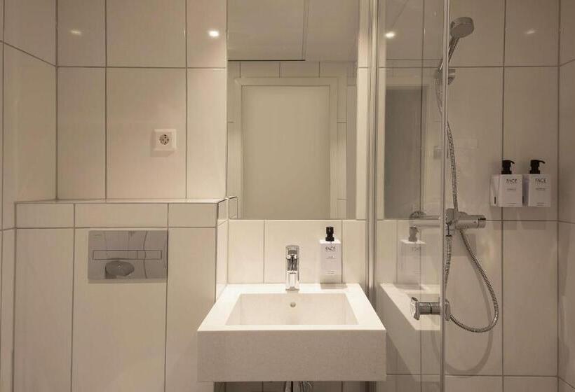 家庭间, Scandic Victoria