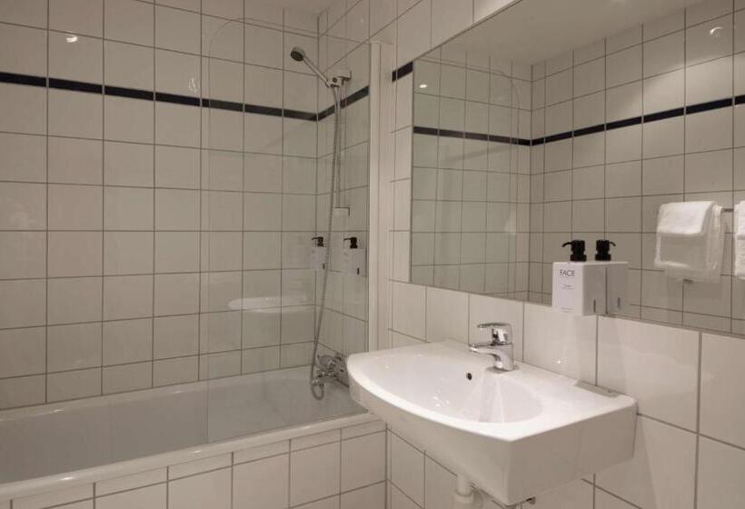 家庭间, Scandic Victoria