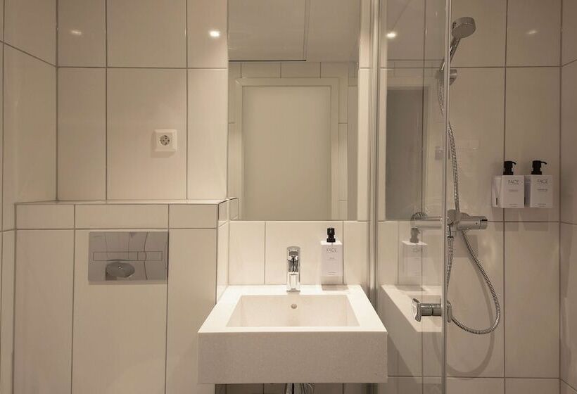 家庭间, Scandic Victoria