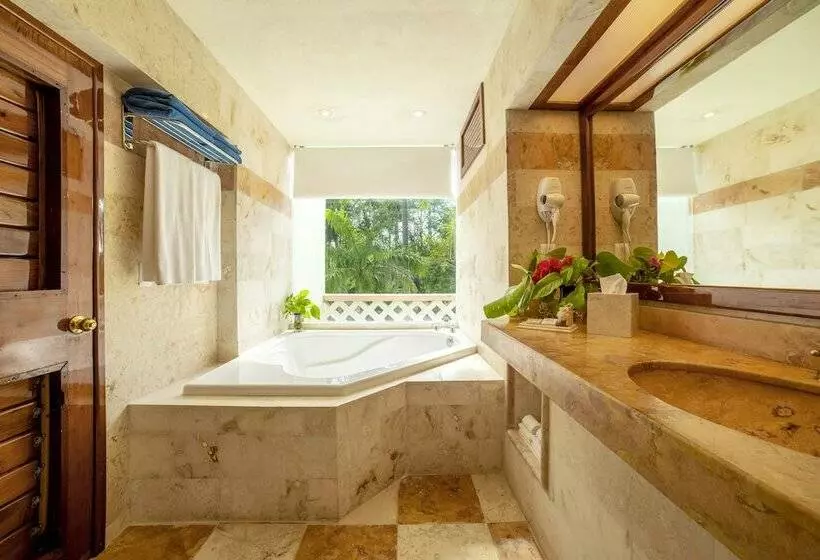 اتاق سوپریور با چشم‌انداز باغ, Mayaland Hotel & Bungalows