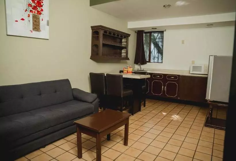 سوییت جونیور, La Fuente, Saltillo