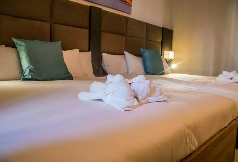 اتاق سوپریور سه تخته, Pebbles Resort