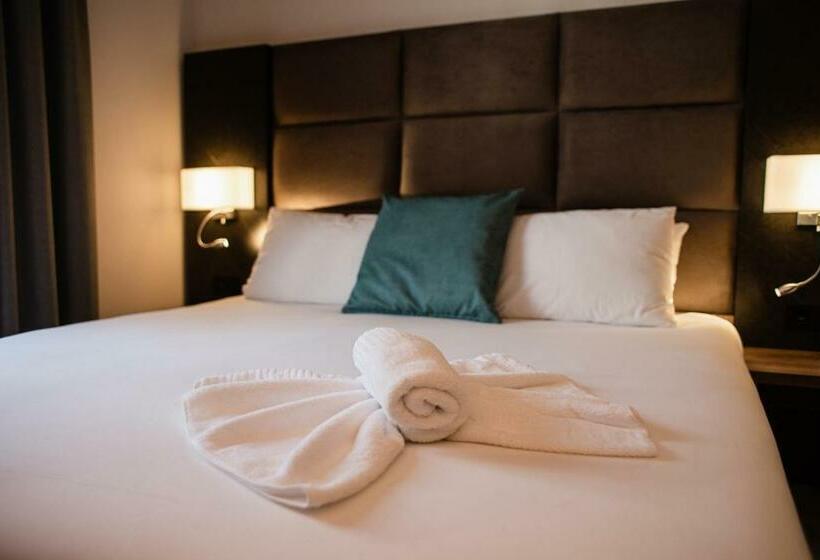 اتاق سوپریور سه تخته, Pebbles Resort
