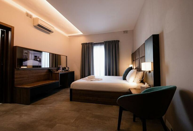 اتاق سوپریور با چشم‌انداز استخر, Pebbles Resort