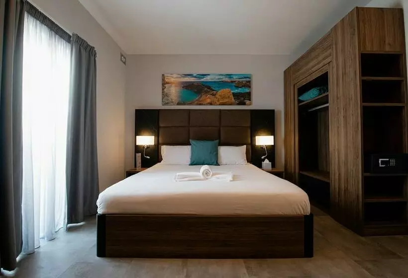 اتاق سوپریور با چشم‌انداز استخر, Pebbles Resort