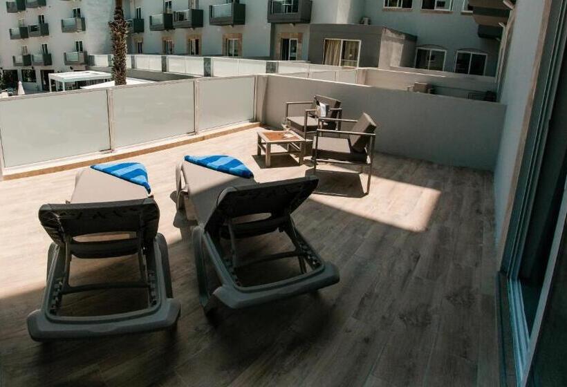 اتاق سوپریور, Pebbles Resort