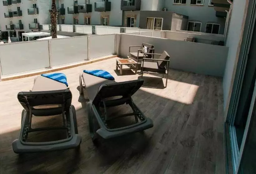 اتاق سوپریور, Pebbles Resort