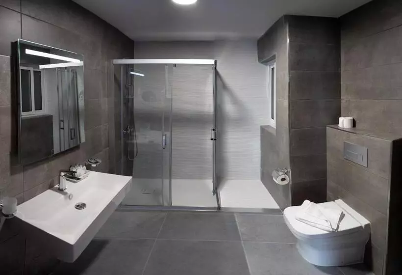 اتاق سوپریور, Pebbles Resort