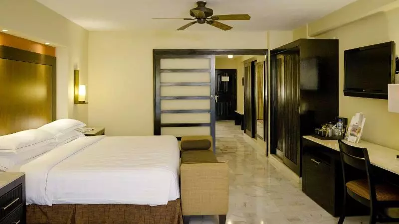سوییت لوکس, Barcelo Puerto Vallarta  All Inclusive