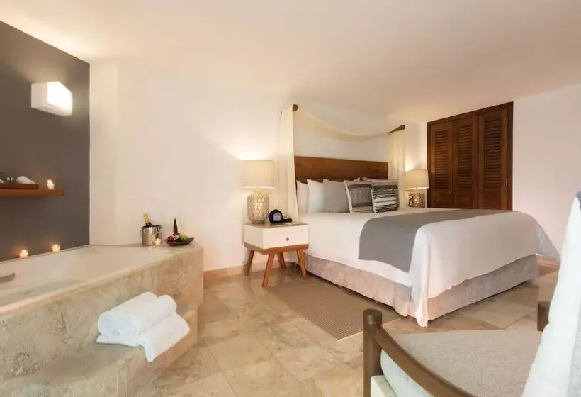 سوئیت با چشم‌انداز دریا و هیدروماساژ, Villa Premiere Boutique Hotel & Romantic Getaway   Adults Only