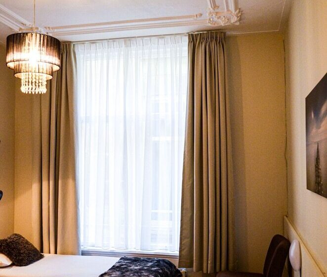 חדר סטנדרט לשלושה עם חדר אמבטיה משוף, Family Hotel Kooyk