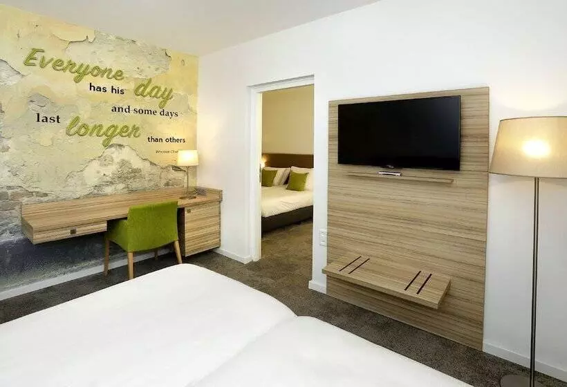 Standard Neljän Hengen Huone, Churchill Hotel Terneuzen