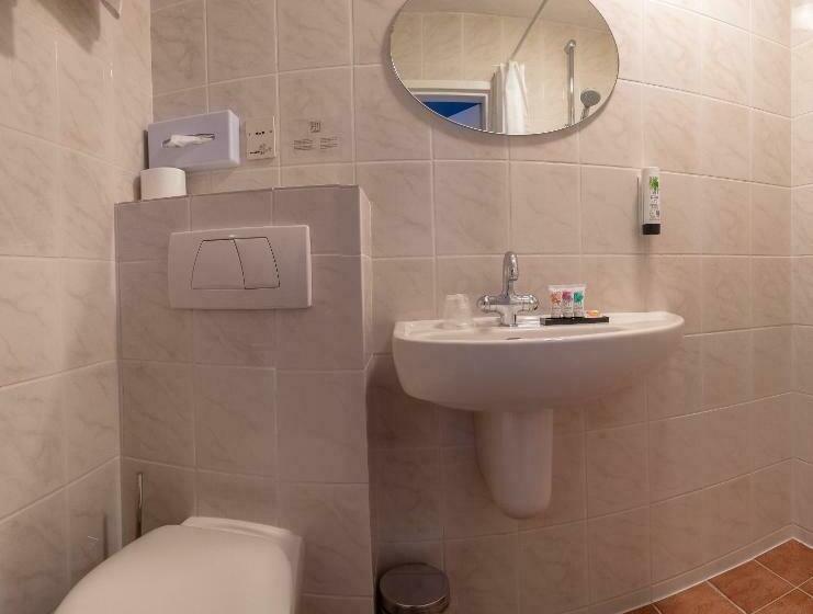 اتاق استاندارد یک نفره, Cornelisz