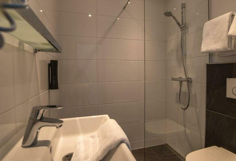 اتاق استاندارد یک نفره, Cornelisz