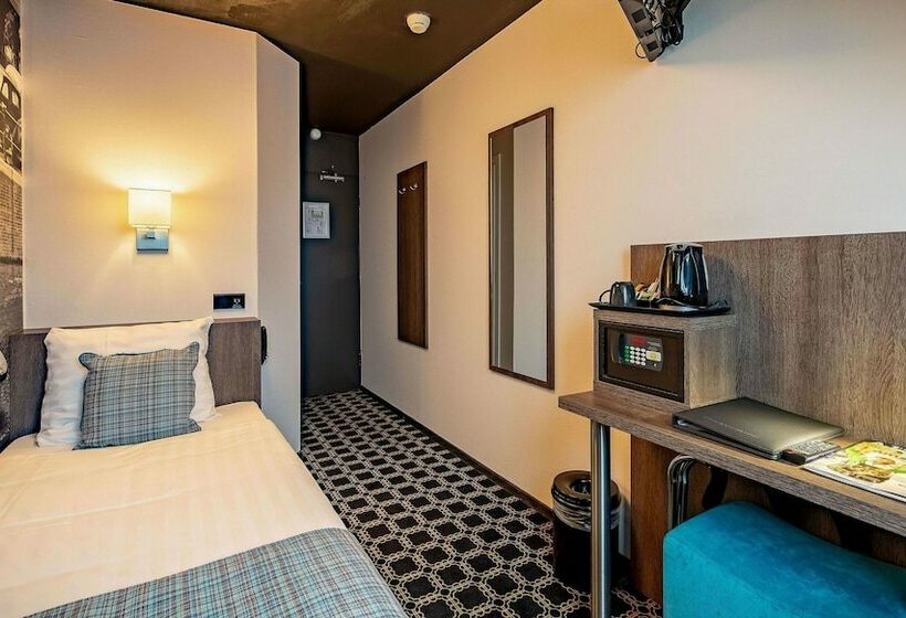 اتاق استاندارد یک نفره, Cornelisz